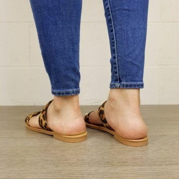 Leopard Print Double Strap Flat Summer Sandals - Picture 4 of 7
